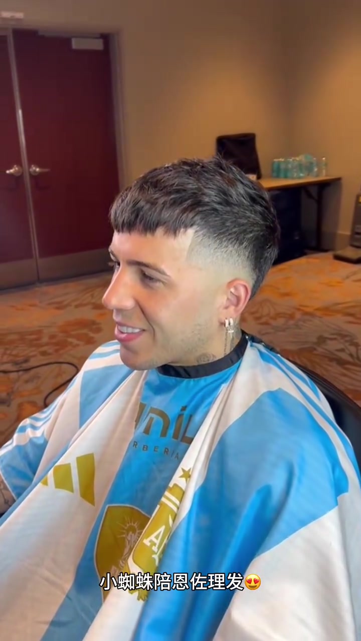 小蜘蛛我成你監(jiān)護(hù)人了名場(chǎng)面恩佐連理發(fā)都要小蜘蛛陪同