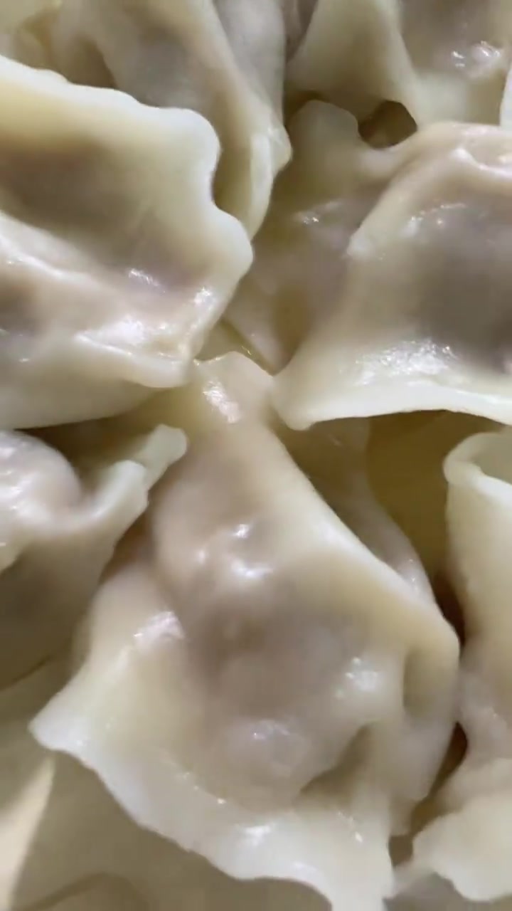 河南球迷拿著盤餃子放話成都球迷看看這是啥恭喜三冠王