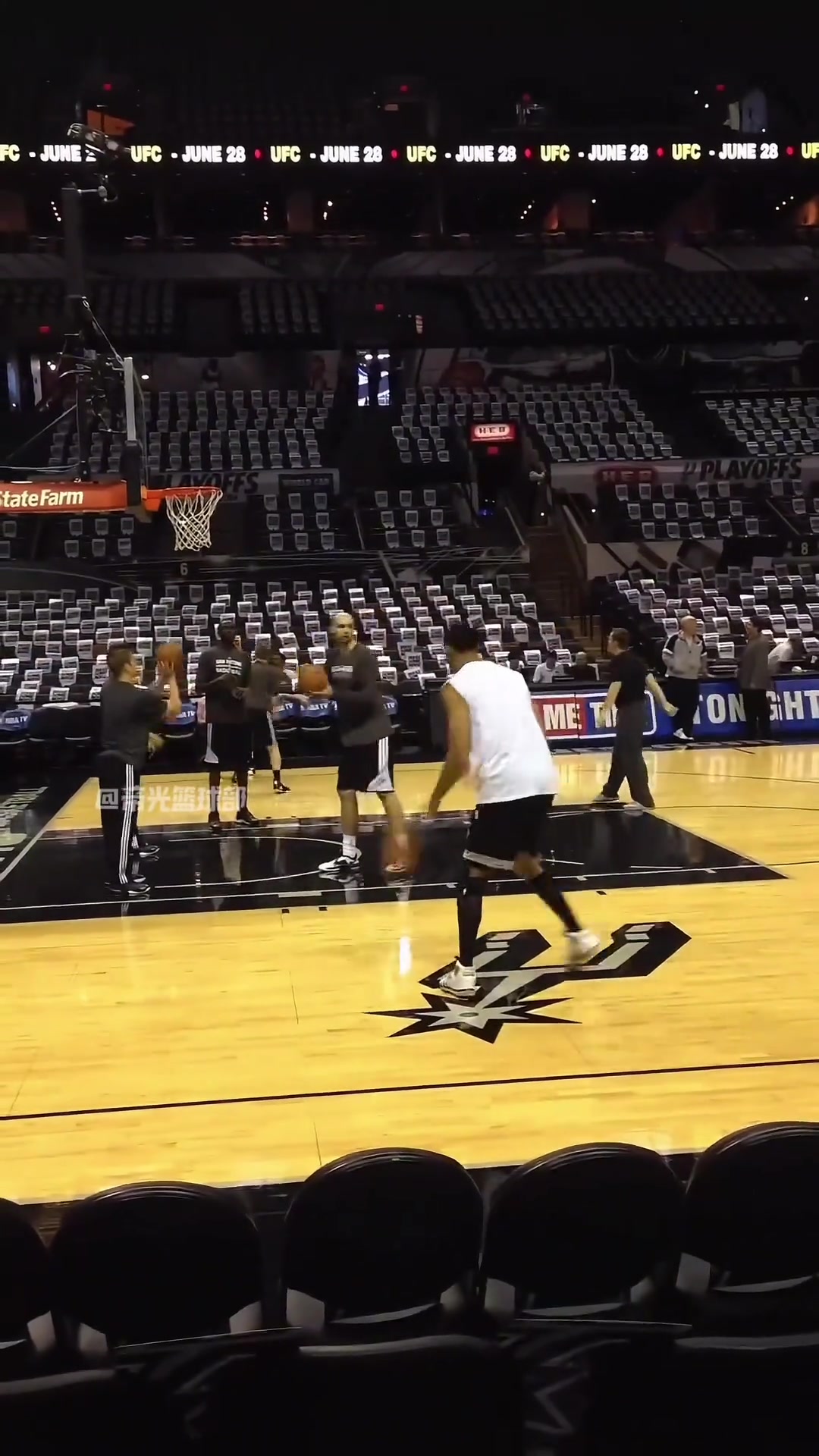 早期鄧肯賽前投籃訓(xùn)練 逮住機會就是一記精準(zhǔn)打板