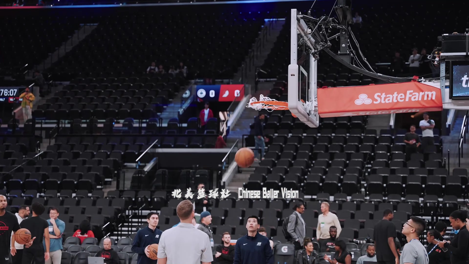 英語有進(jìn)步楊瀚森賽前熱身與助教直接交流已經(jīng)可以擺脫翻譯了