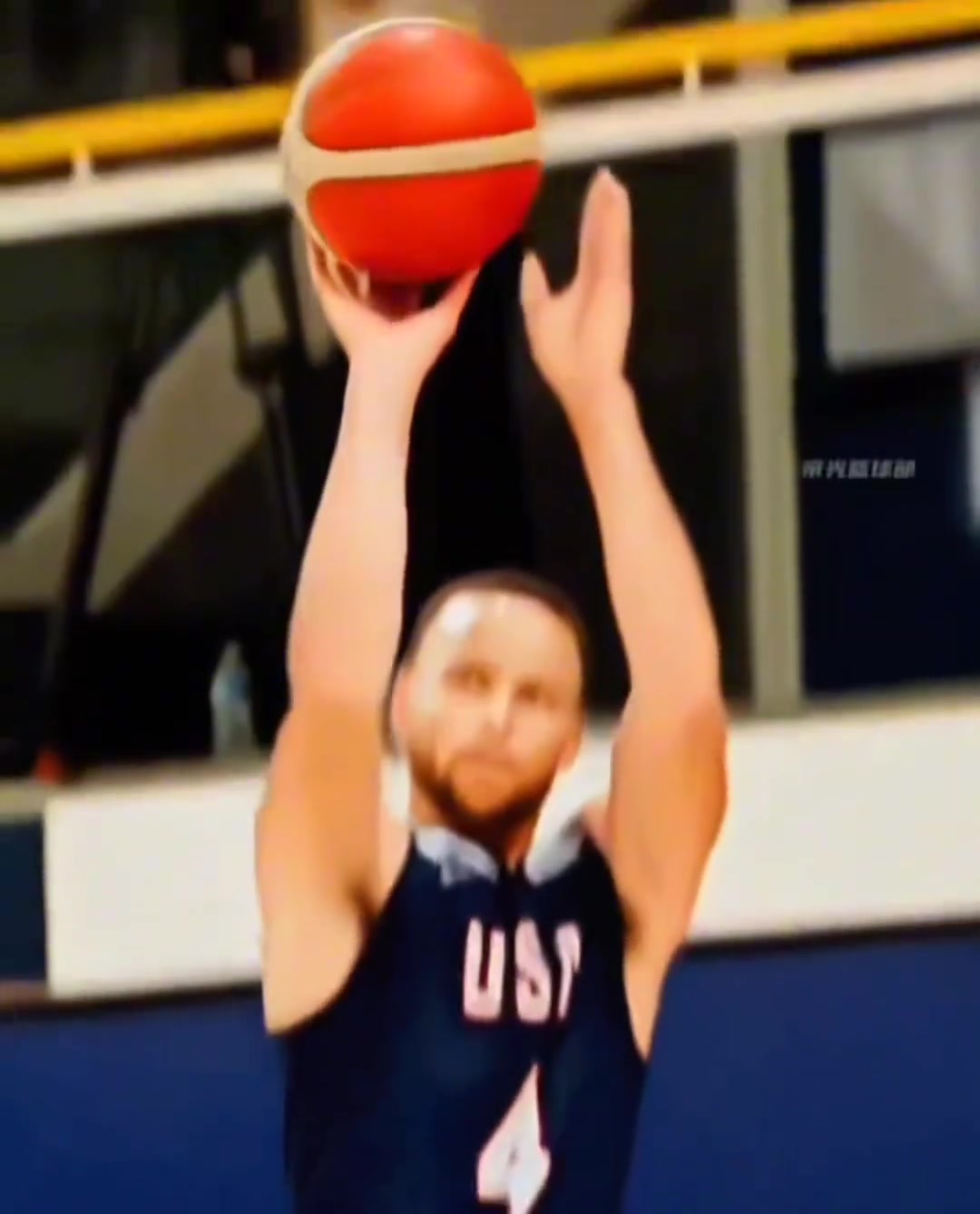 庫里投籃細(xì)節(jié)解析壓腕時(shí)食指與中指撥球中指最后撥出...