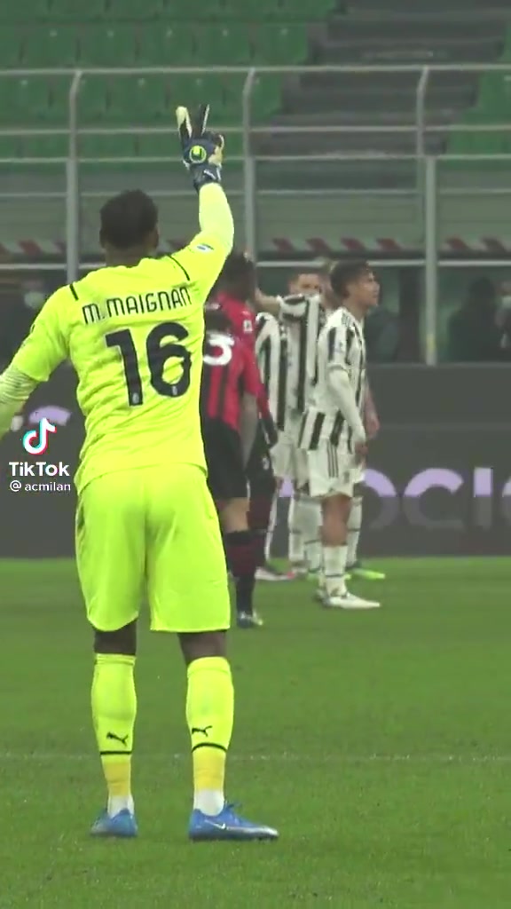 來自80碼外的聲音名場面邁尼昂化身后置司令塔指揮進攻人墻