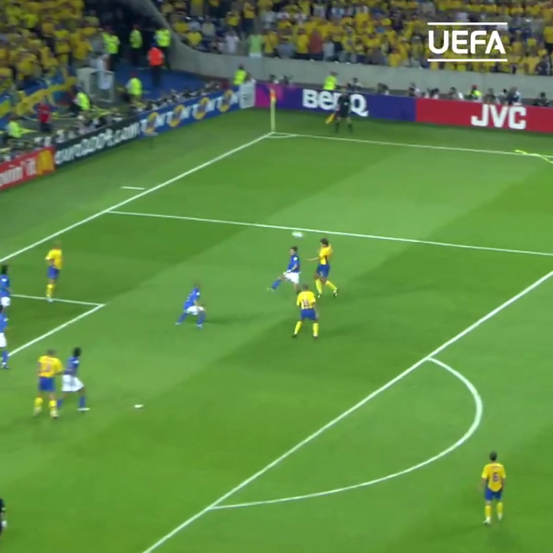 2004年歐洲杯伊布打進載入史冊的蝎子擺尾